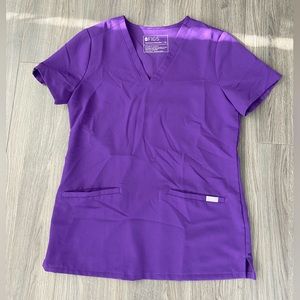Casma 3 Pocket Scrub Top